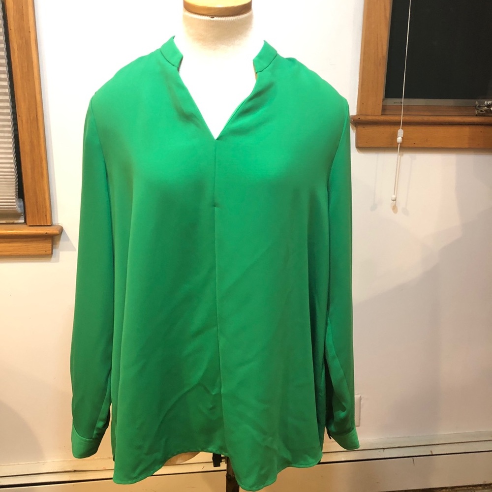 Beautiful green long sleeve top - Picture 2 of 4